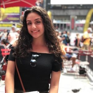 Meet your Posher, Olivia